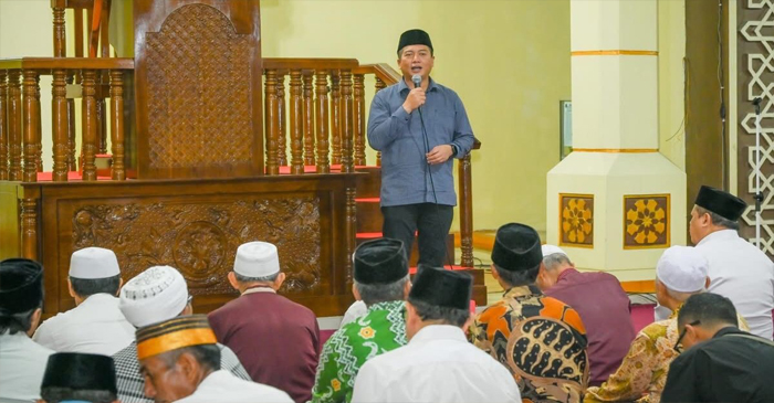 Gubernur NTB, Lalu Muhamad Iqbal saat Safari Ramadhan, di Masjid Raya Al-Muhwahidin, Kota Bima, Jumat malam  (21/3/2025).