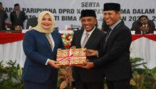 Wagub NTB, Hj Indah Dhamayanti Putri saat Sertijab Bupati dan Wabup Bima periode 2025–2030, di Kantor DPRD Kabupaten Bima, Rabu (12/3/2025).