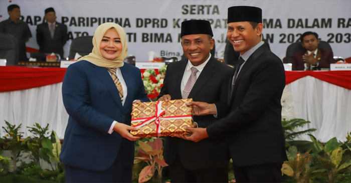 Wagub NTB, Hj Indah Dhamayanti Putri saat Sertijab Bupati dan Wabup Bima periode 2025–2030, di Kantor DPRD Kabupaten Bima, Rabu (12/3/2025).