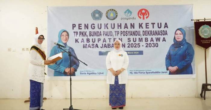 Suasana pengukuhan TP PKK Kabupaten Sumbawa periode 2025-2030.