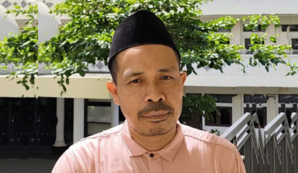 Dr Abdul Hayyi Akrom