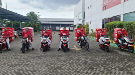 Honda CARE siap melayani kapan saja dan di mana saja untuk para konsumen yang sepeda motor Honda-nya lagi mogok di jalan raya. 