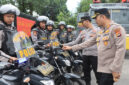 Kapolres Loteng, AKBP Eko Yusmiarto saat mengecek keseiapan personel.