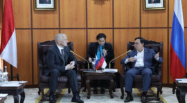 Ketua DPD RI, Sultan B Najamudin saat menerima kunjungan Gubernur Tomsk, Vladimir Mazur, Senin (14/4/2025).