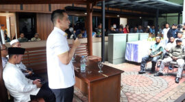 Anggota Komisi VI DPR RI dari Fraksi Partai Golkar, Firnando H Ganinduto saat memberikan sambutan pada acara halal bihalal KWP, Selasa (15/4/2025).