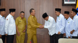 Gubernur NTB, Lalu Muhamad Iqbal saat menerima kunjungan Kepala Kanwil Kemenag NTB, H Zamroni Aziz beserta Administrator di Lingkungan Kanwil Kemenag NTB dan Kantor Kemenag Kabupaten/Kota se-NTB, di ruang kerja Gubernur NTB, Senin (14/4/2025).