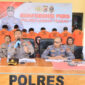 Wakapolres Lombok Tengah, Kompol Imam Maladi, saat memberikan keterangan kepada awak media pada konferensi pers, di Mapolres Lombok Tengah, Senin (28/4/2025).