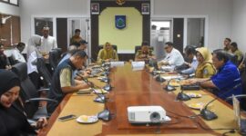 Wagub NTB, Hj Indah Dhamayanti Putri saat menerima pengurus KORMI guna membahas persiapan Fornas VIII.