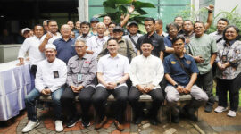 Suasana pose bersama usai kegiatan halal bihalal wartawan Parlemen, Selasa (15/5/2025).