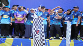 Wakil Ketua DPD RI, Tamsil Linrung saat melepas 5.000 pelari dalam gelaran Sidrap Run, pada Minggu (13/4/2025).