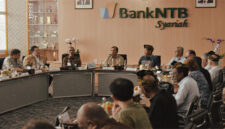 Gubernur NTB, Lalu Muhamad Iqbal saat sharing session atau pemaparan yang berlangsung di Bank NTB Syariah Mataram, Jumat (9/5/2025) dalam rangkaian IGS 2025.