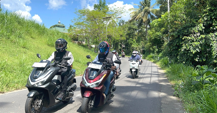 Ini keseruan menggunakan New Honda PCX 160. 