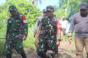 Dansatgas TMMD ke-124, Letkol Arm Karimmuddin Rangkuti saat meninjau progres pembukaan jalan baru.