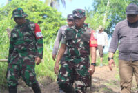 Dansatgas TMMD ke-124, Letkol Arm Karimmuddin Rangkuti saat meninjau progres pembukaan jalan baru.