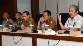 Wabup Lotim, H Edwin Hadi Wijaya (tiga dari kiri) didampingi Sekda Lotim, HM Juaini Taofik (sebelah kanan Wabup).