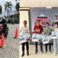 Peserta Regional Safety Riding Competition 2025 (foto kiri) dan para pemenang Regional Safety Riding Competition 2025 (foto kanan) yang digelar Astra Motor NTB.