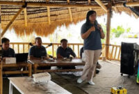 Kepala Cabang BPJS Kesehatan Selong, Lombok Timur, Elly Widiani (berdiri).