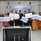 Ini penerima manfaat BPJS Ketenagakerjaan saat pose bersama.