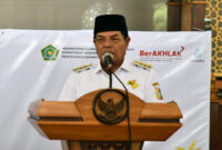 Bupati Lotim, H Haerul Waraisin saat membuka manasik haji.