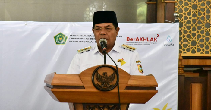 Bupati Lotim, H Haerul Waraisin saat membuka manasik haji.