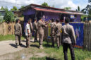 Petugas Satpol PP Lombok Barat saat menutup operasional kafe ilegal di Desa Jagaraga, Kecamatan Kuripan, Kabupataen Lombok Barat.  