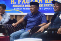 Anggota Komisi II DPR RI dari Partai NasDem, H Fauzan Khalid (tengah) saat menggelar konsolidasi dengan para kader dan jajaran Pengurus Partai NasDem se-Pulau Lombok.