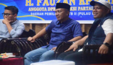 Anggota Komisi II DPR RI dari Partai NasDem, H Fauzan Khalid (tengah) saat menggelar konsolidasi dengan para kader dan jajaran Pengurus Partai NasDem se-Pulau Lombok.