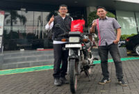 Anggota aktif Honda Asosiasi Lombok, Bang Ronny saat persiapan touring menuju Brunai Darussalam. 