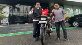 Anggota aktif Honda Asosiasi Lombok, Bang Ronny saat persiapan touring menuju Brunai Darussalam. 