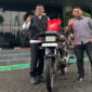 Anggota aktif Honda Asosiasi Lombok, Bang Ronny saat persiapan touring menuju Brunai Darussalam. 