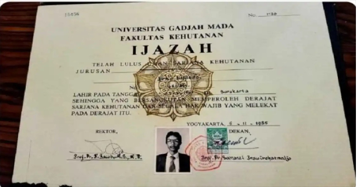 Ini Ijazah Jokowi yang diduga palsu.