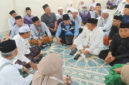 Bupati Lobar, Lalu Ahmad Zaini saat bersama para jemaah calon haji asal Lobar di Tanah Suci Makkah.