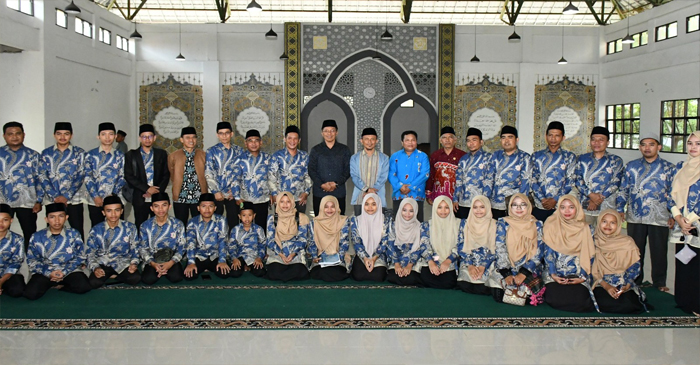 Kafilah Kabupaten Lotim saat pose bersama. 