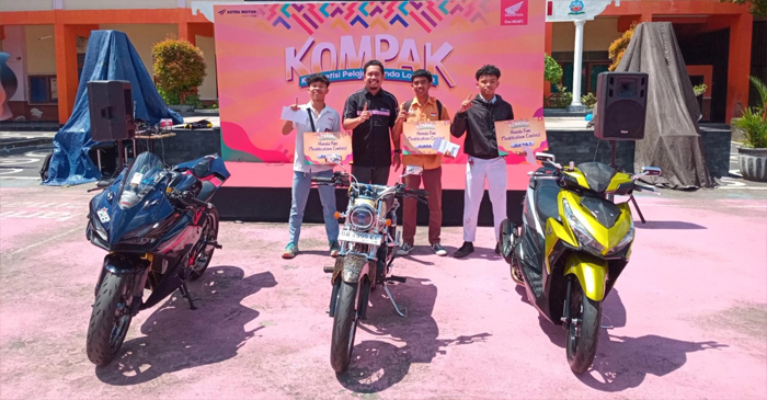 Ini para siswa yang berhasil meraih juara KOMPAK (Kompetisi Pelajar Honda Lombok) yang digelar Astra Motor NTB.