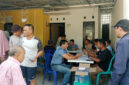 Suasana warga Dusun Bayan Pengsong, Desa Perampuan, saat mengurus administrasi kependudukan.
