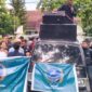 Puluhan massa aksi saat berorasi di depan Kantor Gubernur NTB, Kamis (15/5/2025). 