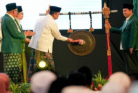 Menteri ATR/Kepala BPN, Nusron Wahid saat membuka secara resmi Mukernas PBNW 2025, di Hotel Lombok Raya Mataram.
