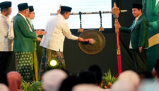 Menteri ATR/Kepala BPN, Nusron Wahid saat membuka secara resmi Mukernas PBNW 2025, di Hotel Lombok Raya Mataram.