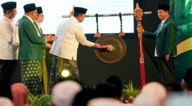 Menteri ATR/Kepala BPN, Nusron Wahid saat membuka secara resmi Mukernas PBNW 2025, di Hotel Lombok Raya Mataram.