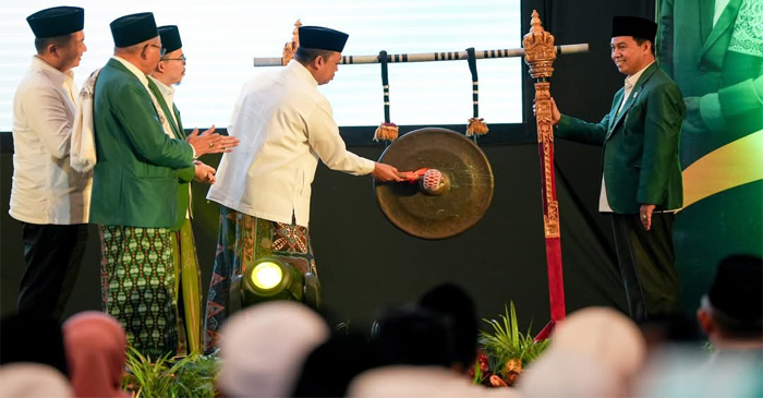 Menteri ATR/Kepala BPN, Nusron Wahid saat membuka secara resmi Mukernas PBNW 2025, di Hotel Lombok Raya Mataram.