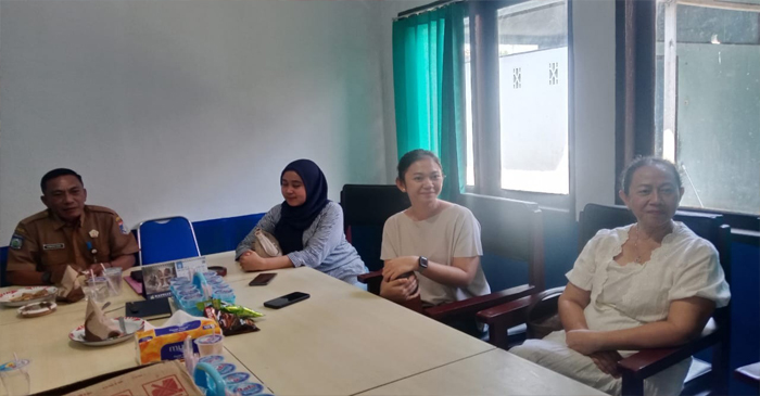 Pihak Disnaker Lobar saat memanggil Owner New Surya Cafe untuk mengklarifikasi masalah karyawan yang merasa di-PHK. 