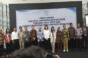 Suasana pose bersama di sela-sela acara Sertijab anggota baru Dewan Persi periode 2025-2028, di Hall Dewan Pers, Rabu (14/5/2025).