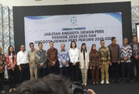 Suasana pose bersama di sela-sela acara Sertijab anggota baru Dewan Persi periode 2025-2028, di Hall Dewan Pers, Rabu (14/5/2025).
