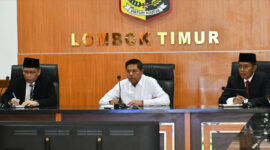Bupati Lotim, H Haerul Warisin (tengah) didampingi Wabup Lotim, HM Edwin dan Sekda 