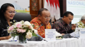 Sekda NTB, HL Gita Ariadi (dua dari kiri) saat memaparkan berbagai strategi pengendalian inflasi, khususnya inflasi pangan, dalam Rakor GNPIP Wilayah Bali Nusra 2025, di Kantor Perwakilan BI Provinsi Bali, Jumat (23/5/2025).