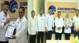 Suasana pose bersama usai acara Sertijab Kadis Kominfotik Lobar.