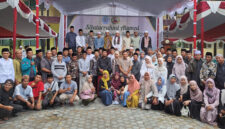 Pose bersama usai kegiatan silaturrahmi alumni Pontren Dayama.