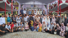 Pose bersama usai kegiatan silaturrahmi alumni Pontren Dayama.