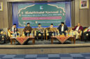 Wakil Ketua DPD RI, Tamsil Linrung (empat dari kiri) saat menyampaikan orasi kebangsaan pada Halal Bihalal Nasional Keluarga Besar Alumni dan Kader HMI MPO, di Aula Badan Bahasa UNJ, Rawamangun, Jakarta, Minggu (11/5/2025).