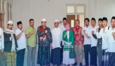 LAKPESDAM NU Lombok Tengah pose bersama di sela-sela kegiatan audiensi dan hearing dengan Komisi IV DPRD Lombok Tengah.